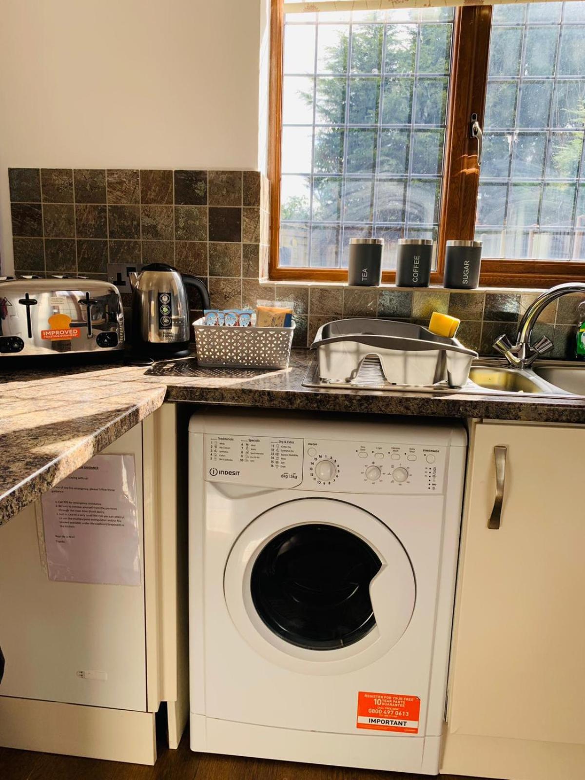 3Br House Ossett-Wakefield, Free Parking 3 Cars Wi Fi Long Stays Exterior foto